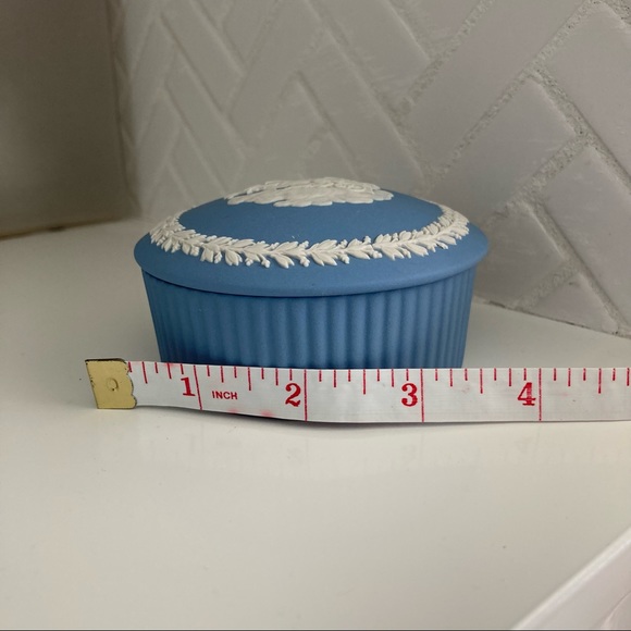 Wedgwood Jasperware Trinket Box - Picture 3 of 9